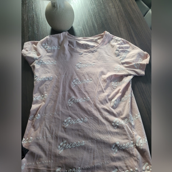 Guess Tshirt - Picture 1 of 2